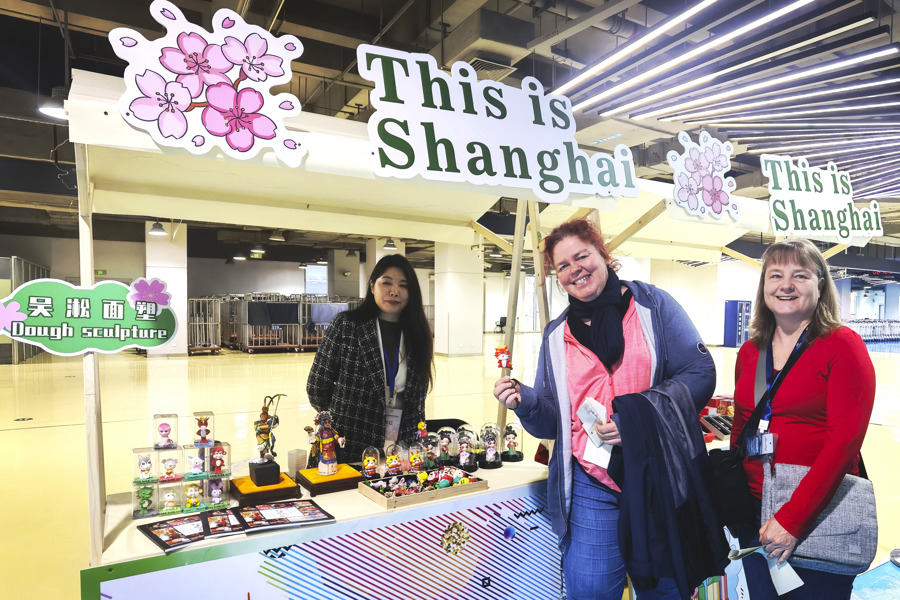 Les touristes étrangers se ruent sur les bons produits chinois