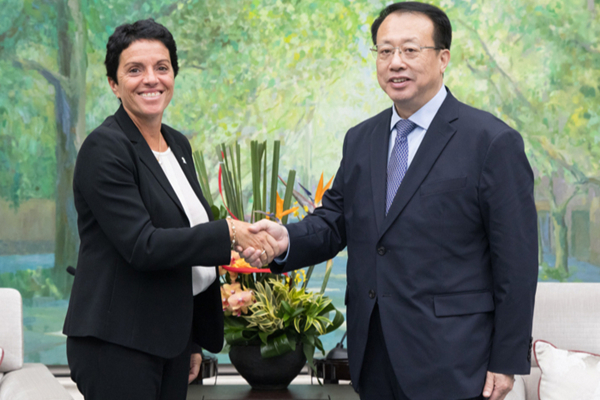 Gong Zheng rencontre Sabrina Soussan, PDG de SUEZ