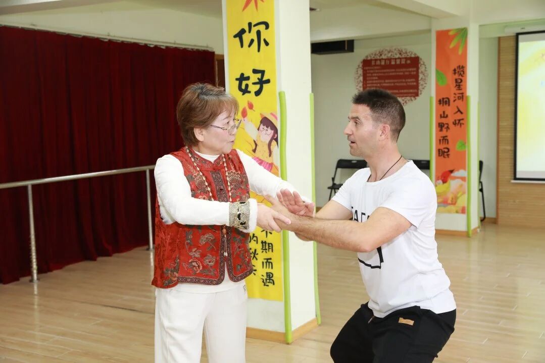 Rendez-vous culturel entre amis chinois et français : une activité communautaire construit un pont d'amitié