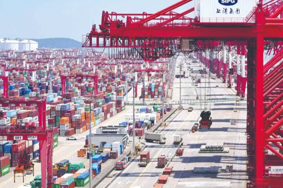 Le débit de conteneurs traités par le port de Shanghai dépasse 5 millions d'EVP en septembre