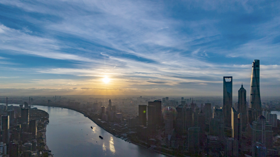 Comment Shanghai joue-t-elle le rôle principal dans le cadre du rapport d'activité du gouvernement ?