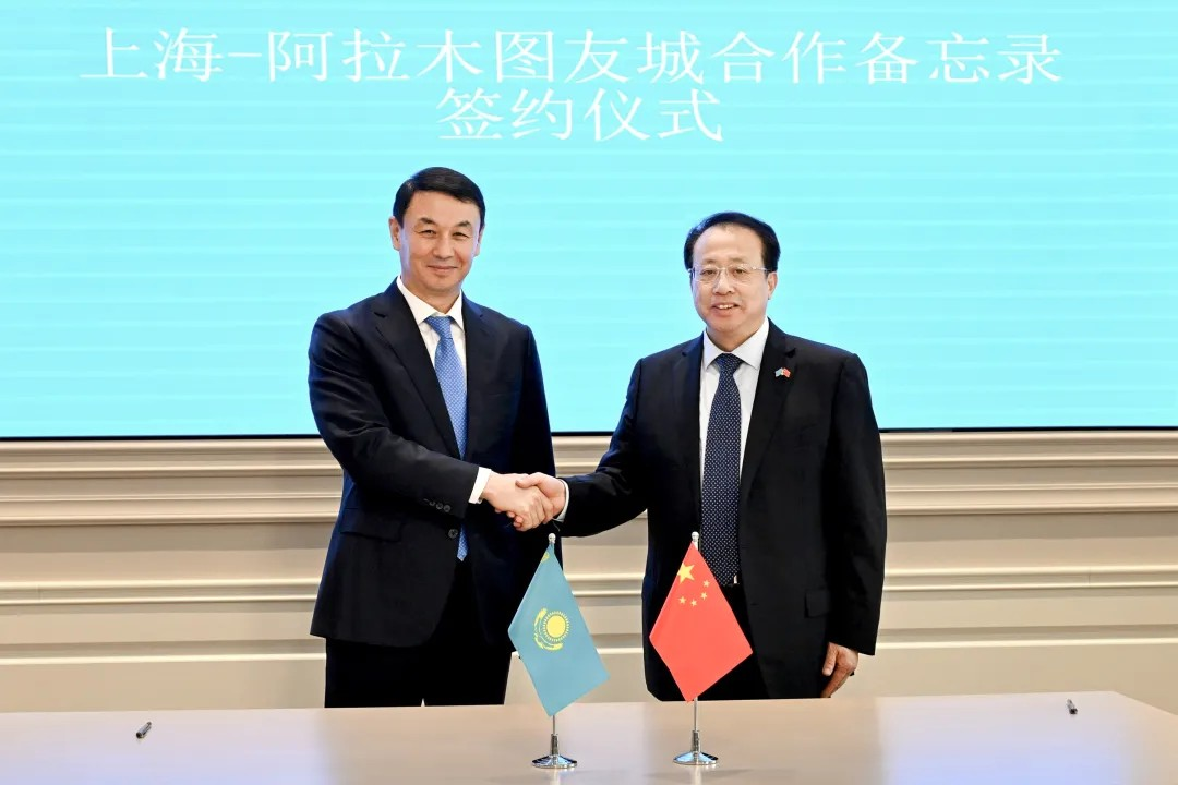 Gong Zheng se rend au Kazakhstan à la tête d'une délégation de Shanghai
