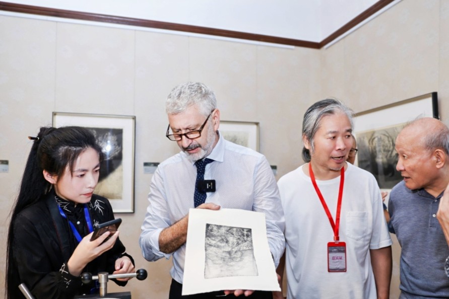 Ouverture de l'Exposition internationale de gravure contemporaine 2025 au Bund Nord