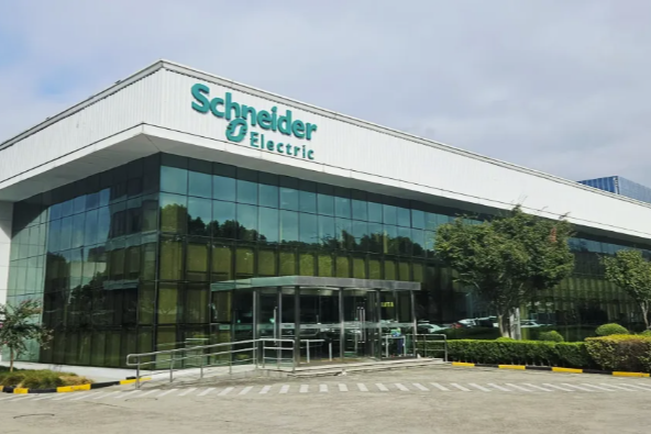 Transformation locale de l'usine Schneider Electric à Minhang