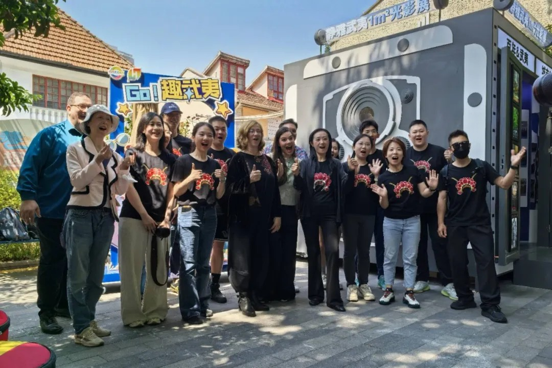 Flash mob musical international sur la rue Wuyilu