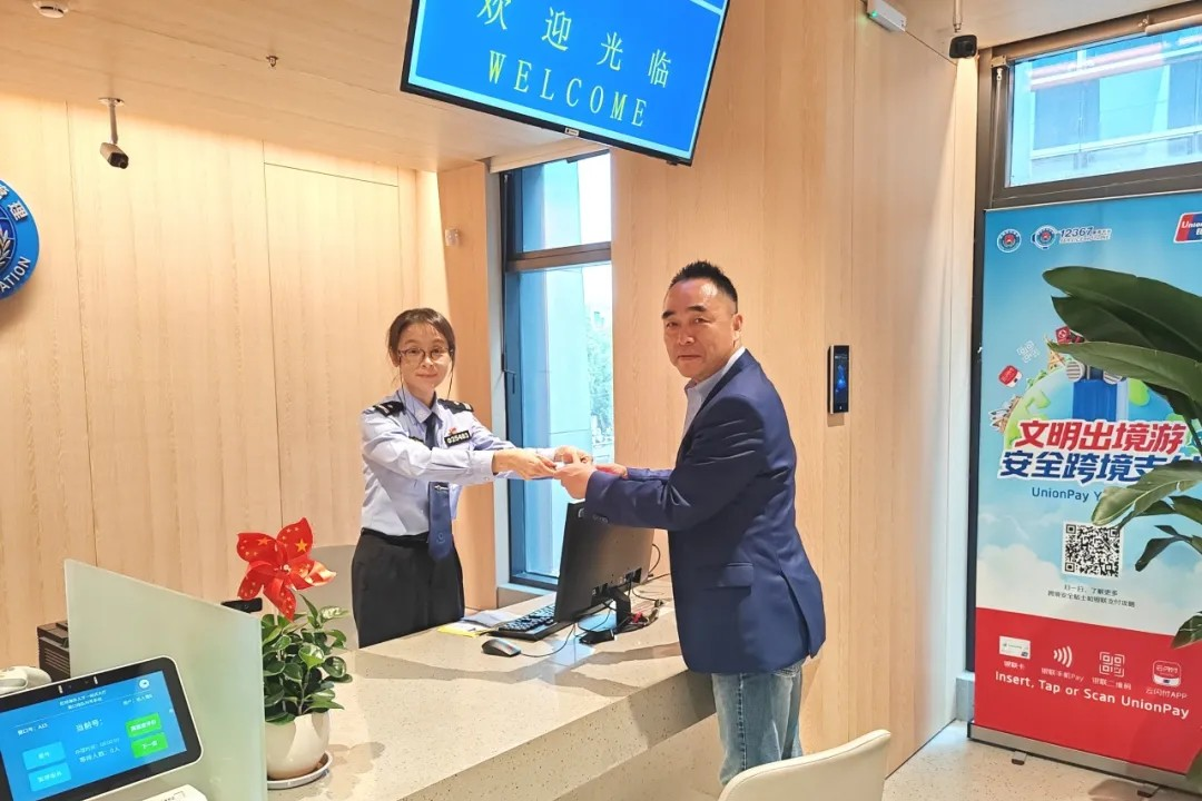 Changning délivre le premier permis de travail de cinq ans à un talent juridique étranger de la ville