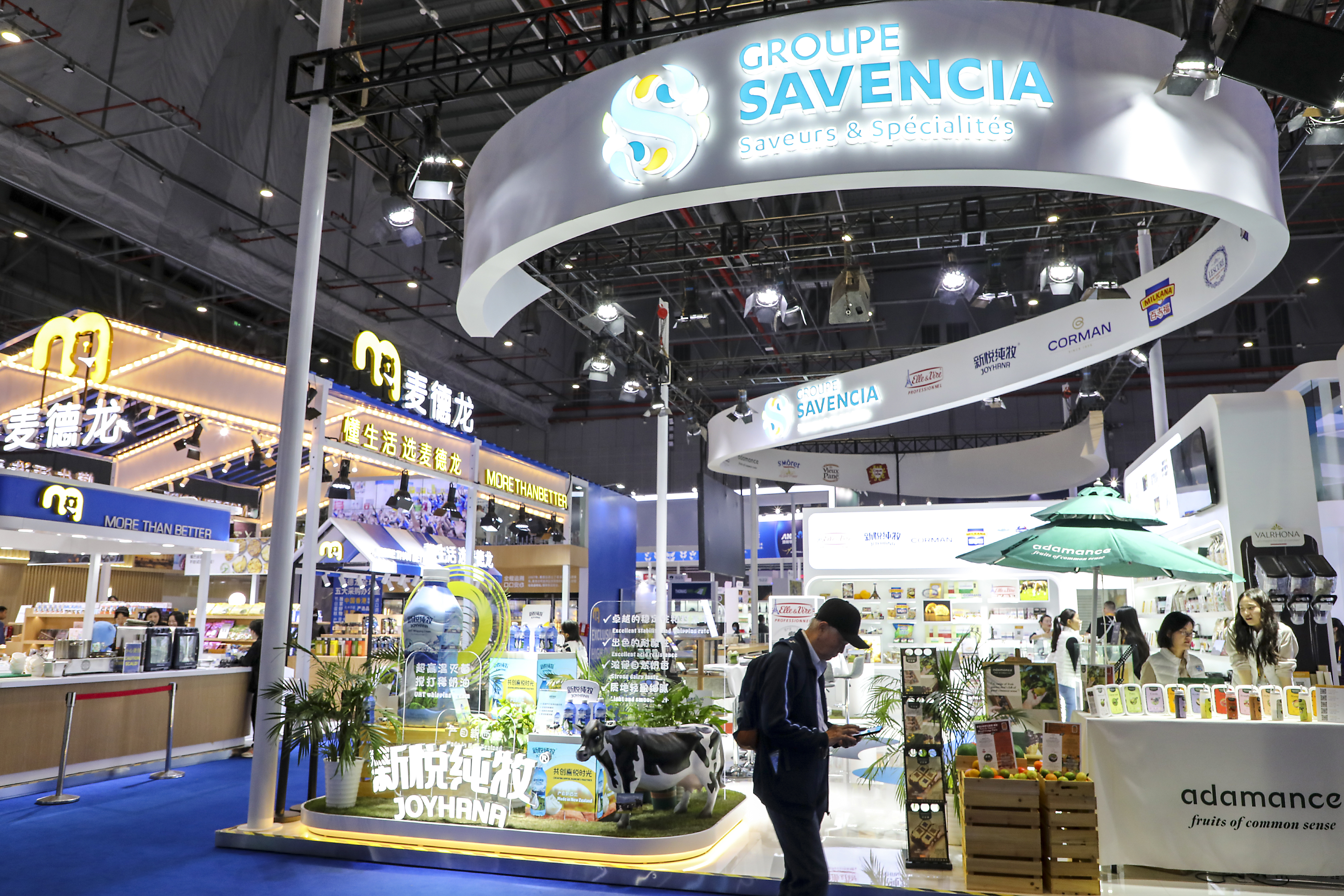 Le groupe Savencia présente ses nouveaux produits à la 8ᵉ Exposition internationale d'importation de la Chine (CIIE)