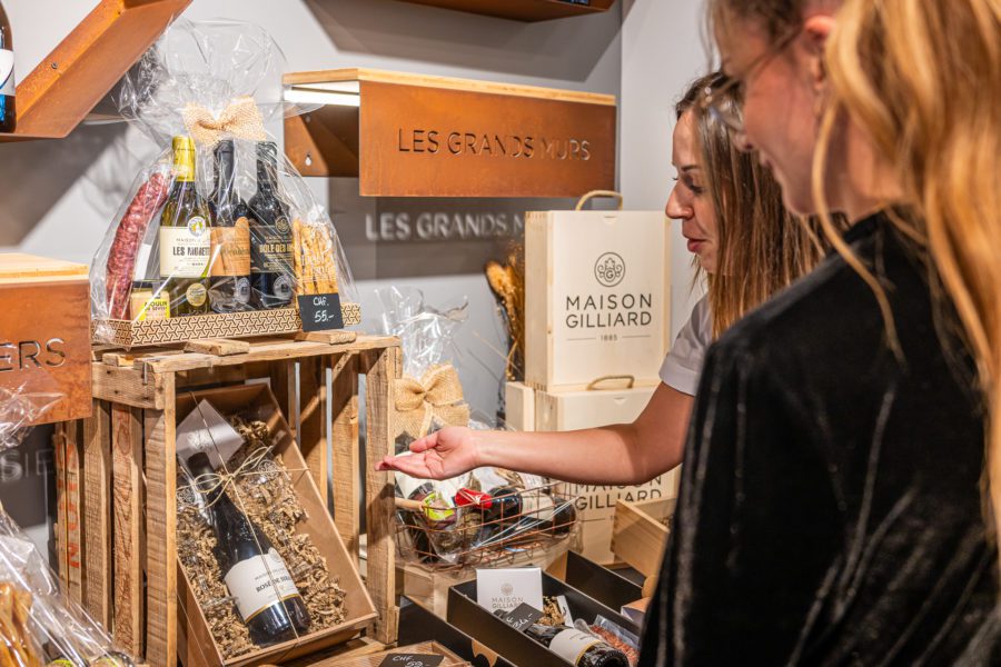 La CIIE est une « scène remarquable » pour mettre en valeur l'authenticité et la diversité de la Suisse, selon un caviste suisse 