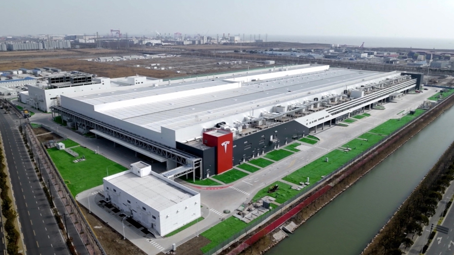 Mise en production de la méga-usine de stockage d'énergie de Tesla à Shanghai