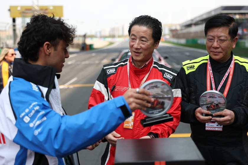 La réponse d'urgence de Shanghai assure un sauvetage rapide après un accident lors d'une course de soutien de F1