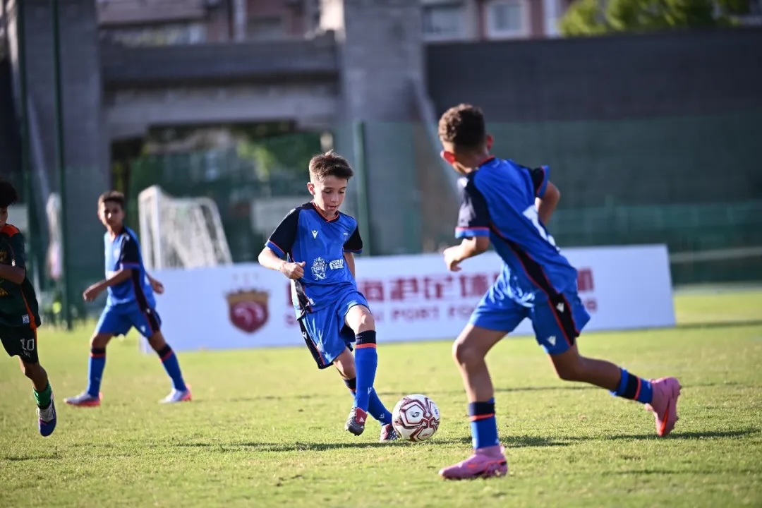 La « Baiyangdian Cup » coïncide avec son anniversaire, l'entraîneur de l'A.J. Auxerre garde un souvenir inoubliable de son passage à Shanghai