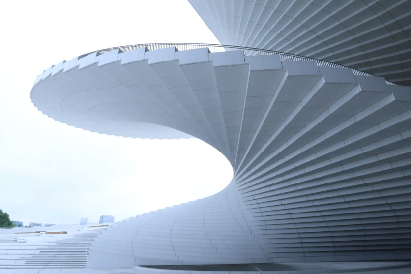 Le Grand Opéra de Shanghai dévoile pour la première fois son architecture en forme d'éventail chinois