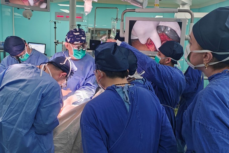 L'Hôpital thoracique de Shanghai organise une formation avancée internationale en chirurgie du cancer de l'œsophage