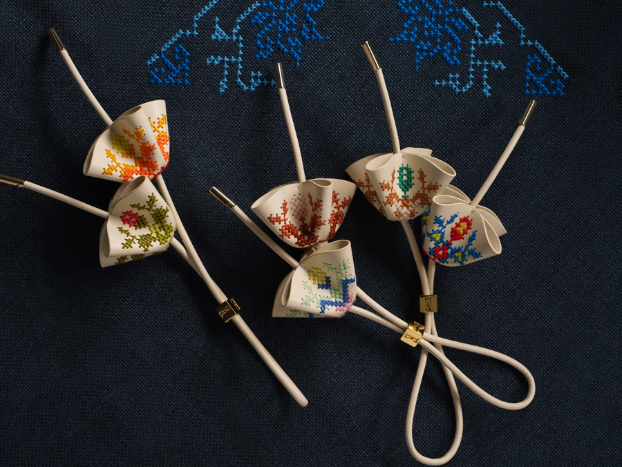 La broderie croisée de Luojing s'associe à une marque française