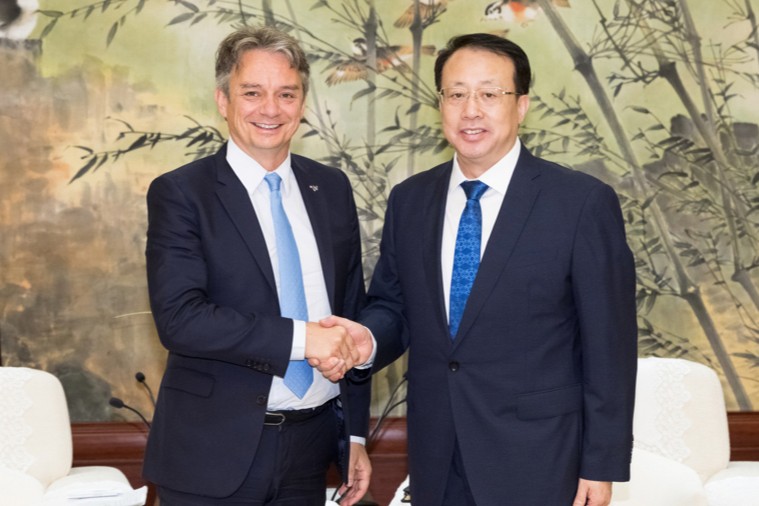 Gong Zheng rencontre Pascal Daloz, Directeur Général de Dassault Systèmes