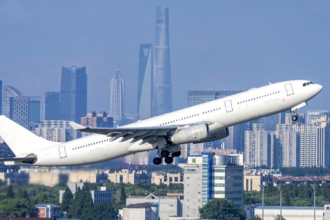Croissance stable du volume des importations et des exportations de Shanghai au premier semestre 2025