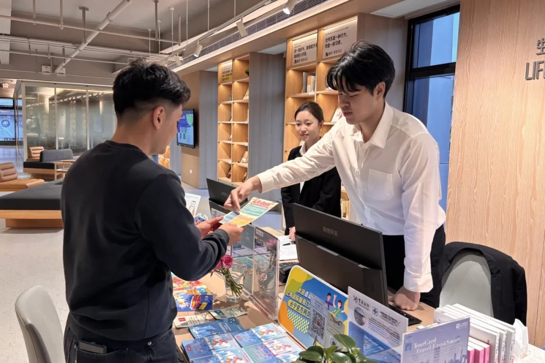 L'histoire entrepreneuriale de Zhou Zhenlong, un jeune Thaïlandais, dans le district de Changning