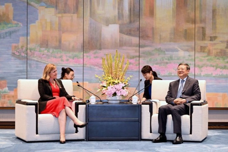 Chen Jining rencontre Yaël Braun-Pivet, présidente de l'Assemblée nationale de France