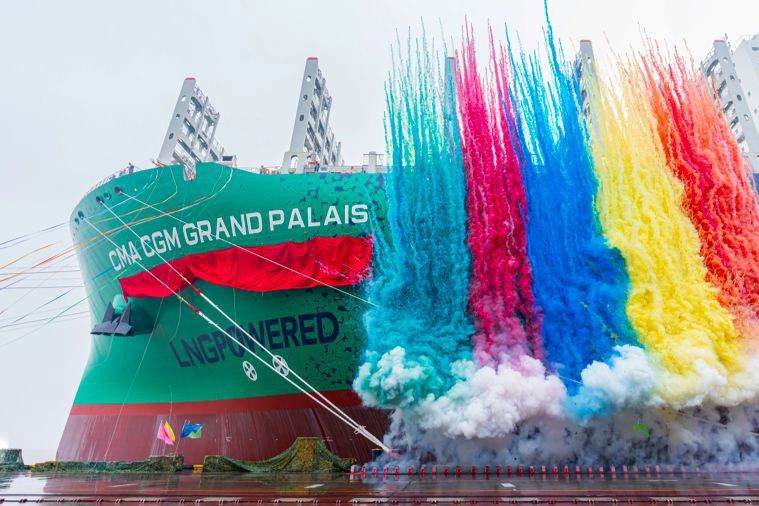 Hudong-Zhonghua livre en avance le plus grand porte-conteneurs à double  carburant GNL du monde