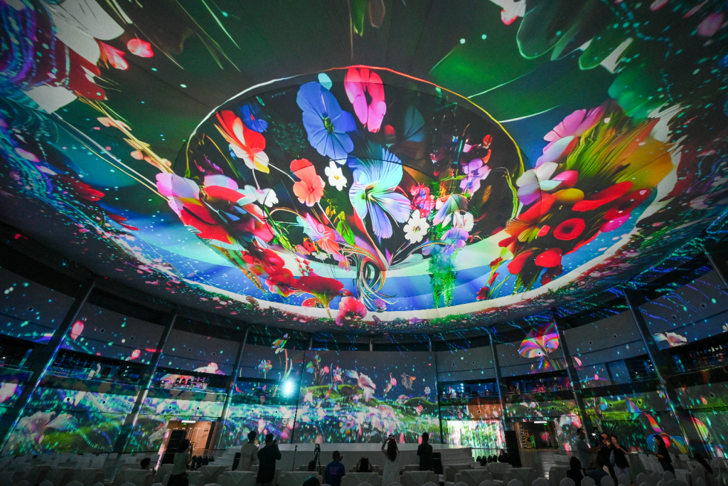 Le Festival international des Lumières de Shanghai ouvre ses portes, avec un spectacle de dôme en 3D sans lunettes de 3 000 m²