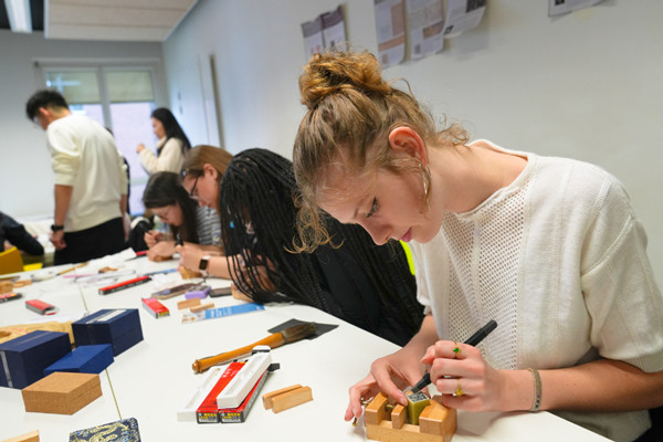 ECNU renforce les liens culturels avec les écoles françaises