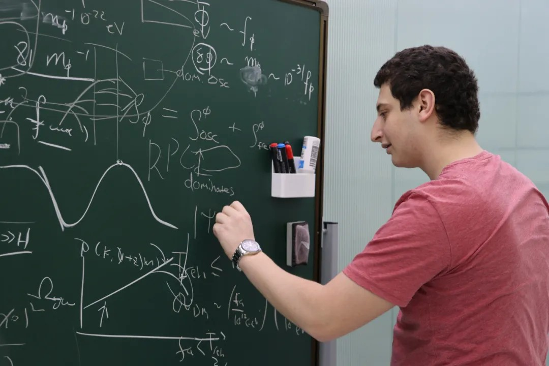 Deux frères étudiants internationaux d'Afrique du Nord à la poursuite des mystères de l'univers à Shanghai