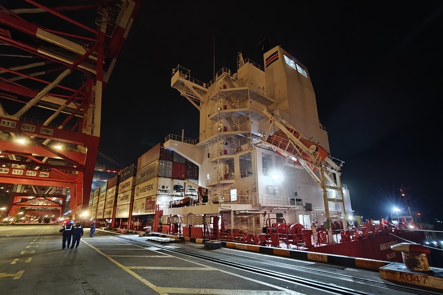 Shanghai : le port en eau profonde de Yangshan enregistre une hausse de 9,1 % du trafic de conteneurs d'une année sur l'autre