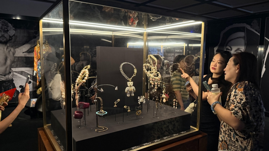 Exposition de bijoux « Vivienne Westwood » fait sa première apparition en Asie à Shanghai