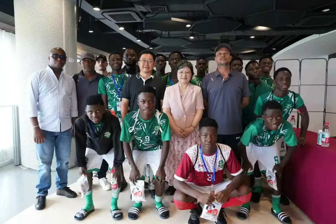 L'équipe de football des lycéens de Guinée fait son apparition à Shanghai