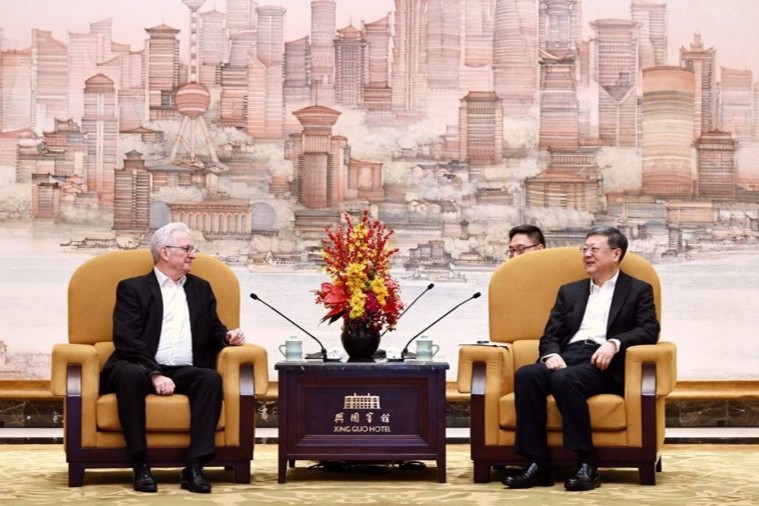 Chen Jining rencontre la délégation de WorldSkills dirigée par Francis Hourant