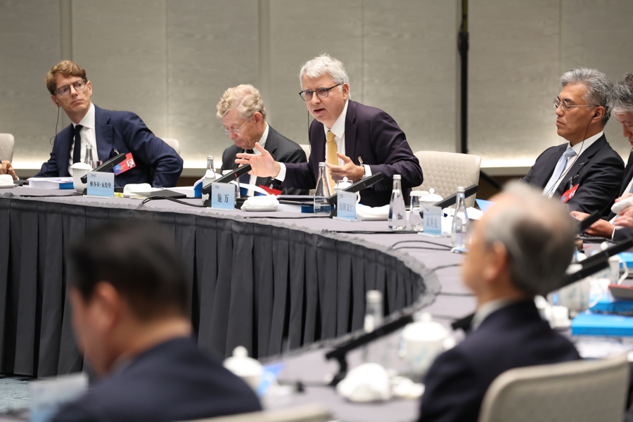 Un siècle de Roche : une voie d'ancrage pharmaceutique en symbiose avec  Shanghai