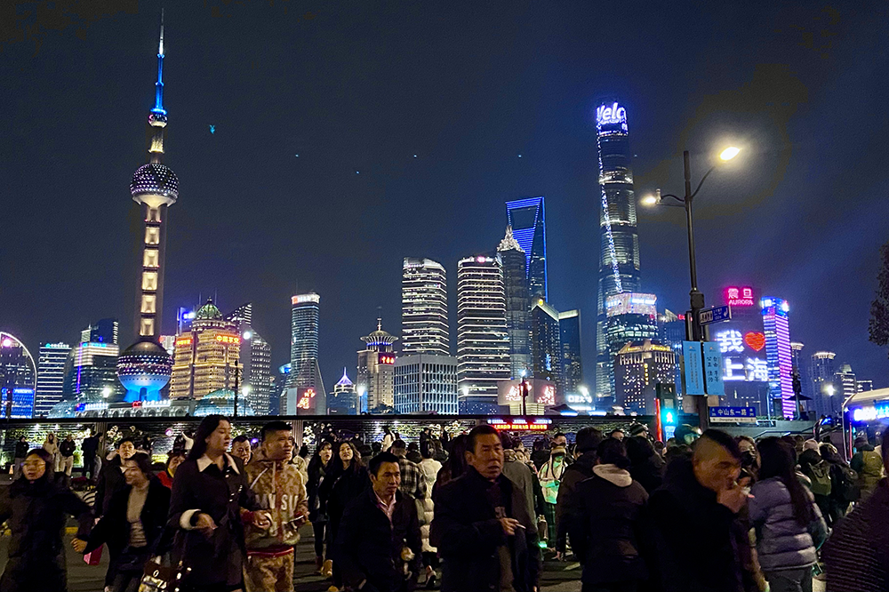 Les touristes étrangers affluent à Shanghai et tombent sous son charme