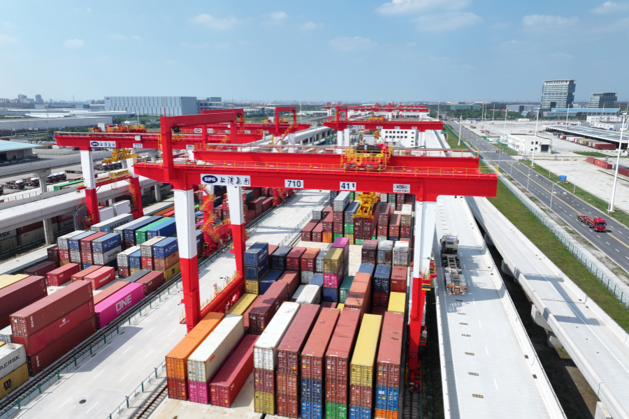 Premier port à conteneurs du monde