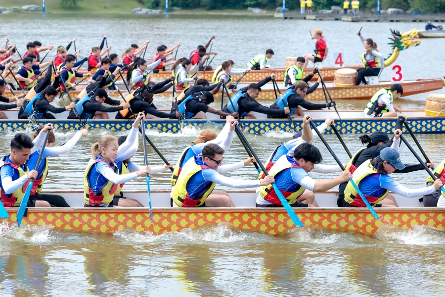 Organisation avec succès de la Course de bateaux-dragons pour étudiants internationaux du delta du fleuve Yangtsé 2025